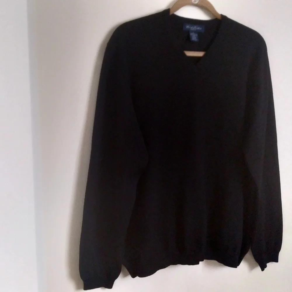 Brooks Brothers Black VNeck Sweater Merino Wool Men's XL Quiet Luxury Minimalist